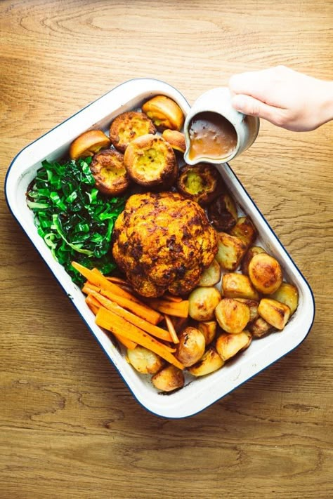 Lowly | Vegan Sunday Roast With All The Trimmings - A Glorious Feast! Sunday Dinner Ideas, Delicious Sides, Cauliflower Dishes, Homemade Gravy, Roast Dinner, Sunday Roast, Sunday Dinner, Yummy Sides, Vegan Dinners