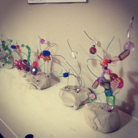 Reggio inspired sculpture with my Kinders , clay , beads and wire Reggio Wire Provocation, Clay Reggio Emilia, Clay And Wire Sculpture, Reggio Emilia Art Projects, Bush Kindy, Reggio Emilia Art, Provocations Reggio, Storybook Village, Preschool Jobs