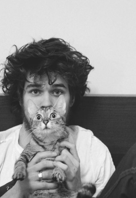 boys with beards with cats Men With Cats, Poses References, Cat People, Cat Person, Long Hair Styles Men, Cats Meow, Crazy Cat Lady, Crazy Cats, Cat Lady