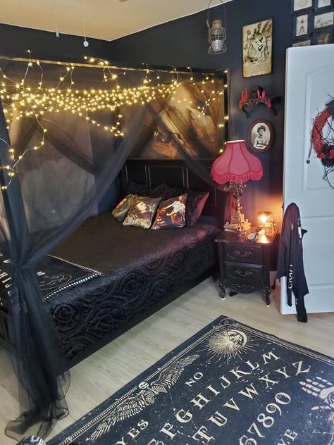 Simple Goth Bedroom Ideas, Small Gothic Room Ideas, Goth Teen Bedroom, Scary Bedroom Ideas, Small Gothic Bedroom Ideas, Scary Bedroom, Whimsical Goth Bedroom, Goth Bedroom Ideas For Small Rooms, Goth Dorm Room