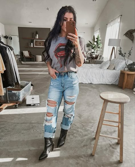 Chelsea Houska Outfits, Cuffed Mom Jeans, Mom Jeans Black, Mom Jeans Outfit Summer, Chelsea Houska, Chelsea Deboer, Trendy Mom Outfits, Stylist Outfit, Mommy Outfits