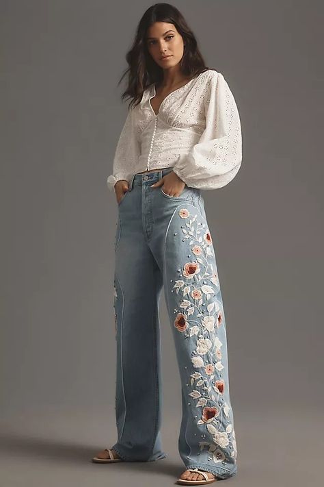 Embroidered Jeans Outfit, Looks Jeans, Boho Jeans, Denim Fashion Women, Denim Maxi Dress, Floral Jeans, Elegant Feminine, Embellished Jeans, Upcycled Fashion