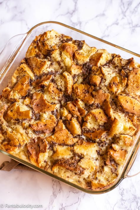 This old fashioned bread pudding recipe is classic and reminds you of Grandmas! Plus, it uses simple ingredients and has an optional vanilla sauce! Old Fashion Bread Pudding, Recipes With Bread Slices, Old Fashioned Bread Pudding Recipe, Bread Pudding Recipe Easy, Custard Dessert Recipes, Pudding Recipes Homemade, Old Fashioned Bread, Easy Pudding, Best Bread Pudding Recipe