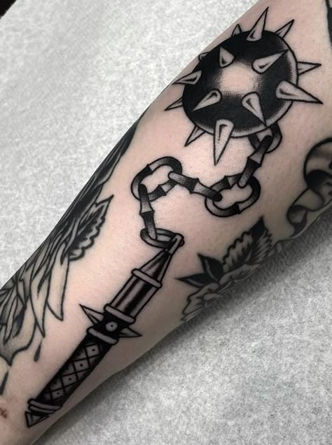 Traditional Black Tattoo, Chain Tattoo, Medieval Tattoo, Traditional Tattoo Sleeve, Spooky Tattoos, Old School Tattoo Designs, Traditional Tattoo Design, Traditional Tattoo Art, Hand Tattoos For Guys