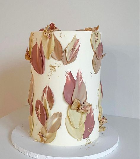 Tan Cake Ideas, Neutral Color Cake, Nude Cake Ideas, White And Brown Cake Design, Nude Color Cake, Bolo Boho Chic Aniversario, Wood Shoe Rack, Wood Shoe, Heart Cakes