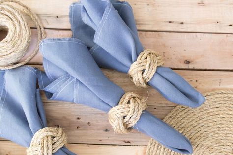 Coastal Napkin Rings, Diy Rope Design, Rope Napkin Rings, Nautical Napkin Rings, Diy Nautical, Monkey Fist Knot, Napkin Rings Diy, Beaded Napkin Rings, Nautical Diy