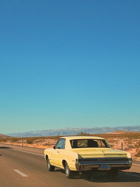 Vintage Car Road Trip Aesthetic, Old Usa Aesthetic, 50s Desert Aesthetic, Desert 70s Aesthetic, Vintage Arizona Aesthetic, Desert Road Aesthetic, Southwest Usa Aesthetic, Vintage Roadtrip Aesthetic, Desert Vintage Aesthetic