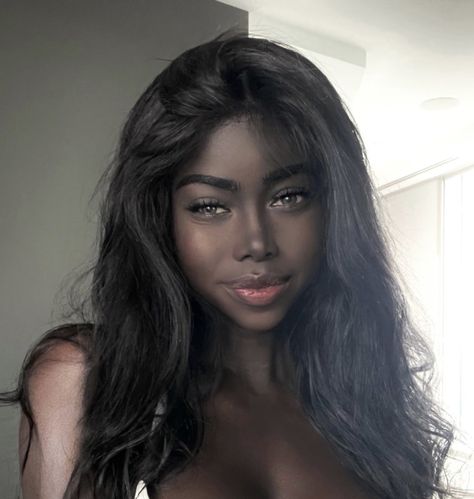 Nyla Lueeth, Pretty Dark Skin, Girly Makeup, Female Character Inspiration, Dark Skin Beauty, Dark Skin Women, Editorial Makeup, Dark Beauty, Pretty Selfies