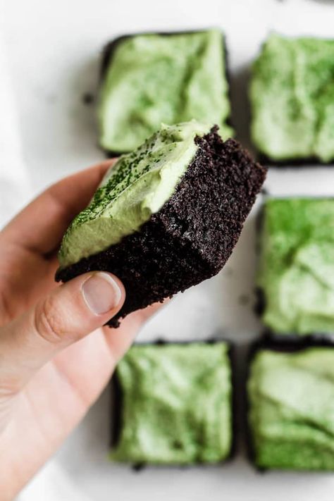 Almond Flour Brownies, Mint Frosting, Matcha Green Tea Recipes, Matcha Mint, Coconut Dessert, Dairy Free Treats, Green Tea Recipes, Matcha Recipe, Brownie Desserts