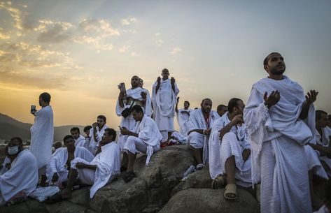 Hajj Images, Arafat Day, Hajj Pilgrimage, Muslim Couple Photography, Muslim Couple Quotes, What Day Is It, Best Islamic Images, Islamic Images, Islamic Pictures