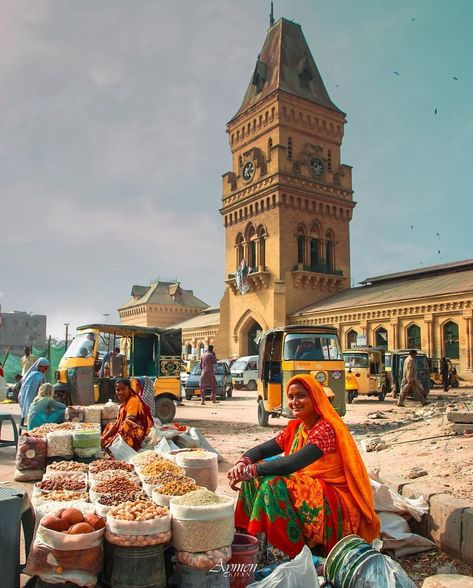 women in colorful dress from interior Sindh are selling dry fruits in front of empress market karachi Pakistan Market, Empress Market Karachi, Pakistani Art, Karachi Pakistan, Pakistan Culture, Pakistan Travel, Landscape Photography Nature, New Market, South Asia