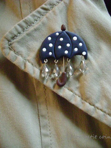 Umbrella with raindrops by monpetitcoin on DeviantArt Umbrella With Raindrops, Polymer Clay Diy, Polymer Clay Jewelry Diy, Ear Ring, Cute Polymer Clay, Clay Miniatures, Clay Jewelry Diy, Fimo Clay, Crafts Jewelry