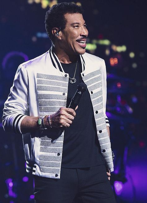 Lionel Richie Returns to Encore Theater with “Back to Las Vegas!” Residency Famous Black People, Vegas Residency, Vegas Shows, Cody Christian, Wynn Las Vegas, Famous Black, International Music, Lionel Richie, Duran Duran