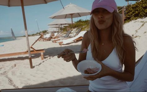 Ice Cream On The Beach, Hailey Rhode, California Aesthetic, Alexis Ren, Cali Girl, Public Desire, Malibu Barbie, La Girl, Dream Lifestyle