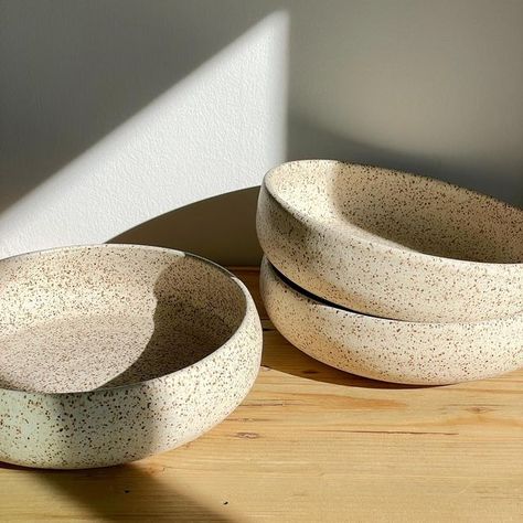 Espresso Cups Ceramic, Soup Bowls Ceramic, Rustic Pottery, Rustic Ceramics, Pasta Bowl, Pottery Crafts, Diy Pottery, Ceramics Ideas Pottery, Pasta Bowls