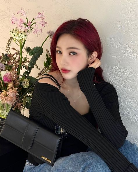 Joy (@_imyour_joy) • Instagram photos and videos Joy Red Velvet Icons, Joy Instagram, Joy Rv, Velvet Skin, Joy Red Velvet, Velvet Wallpaper, Hair Icon, Red Velvet Joy, Girl Cakes