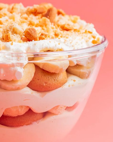 Vegan Banana Pudding - School Night Vegan Vegan Banana Pudding, Banana Pudding Ingredients, Vegan Condensed Milk, Vegan Tiramisu, Vegan Whipped Cream, Trifle Dish, Custard Recipes, Tiramisu Recipe, School Night