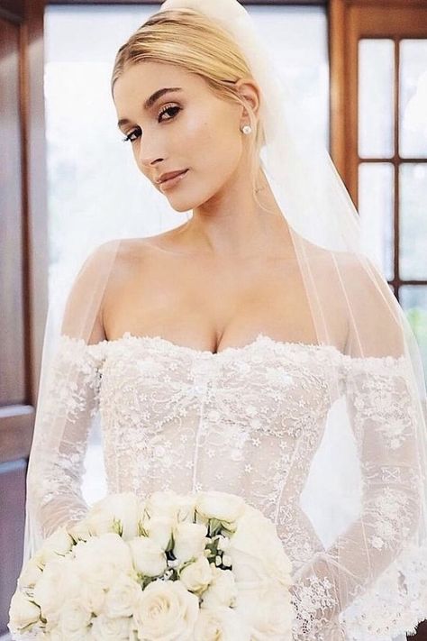 Bieber Wedding, Hailey Bieber Wedding, Celebrity Wedding Dresses, Iconic Weddings, Wedding Dresses Vera Wang, Team Bride, Wedding Hair And Makeup, Looks Chic, Wedding Beauty