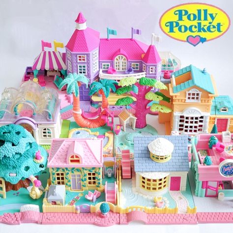 Candy Themed Bedroom, Polly Pocket World, Poly Pocket, Polly Pockets, Poppy Drawing, Barbie Miniatures, 2000s Nostalgia, Barbie Toys, Country Concerts