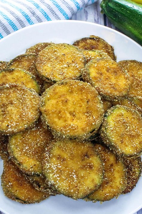 Fried Squash and/or Zucchini Squash And Zucchini Recipes, Fried Squash Recipes, Fried Zucchini Recipes, Zucchini Dishes, Fried Squash, Zucchini Vegetable, Squash And Zucchini, Summer Squash Recipes, Pasta Casserole Recipes