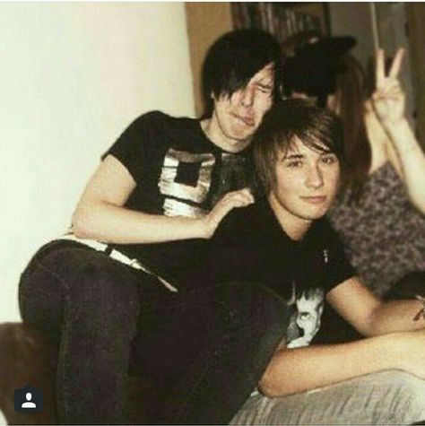 Fetus dan and phil oh my heart Dodie Clark, 2000s Girl, Dan And Phill, Phil 3, Gay Dads, Phil Lester, Dan Howell, British Men, Dan And Phil