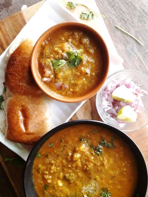 Pav Bhaji Recipe | Mumbai Style Pav Bhaji | How To Make Pav Bhaji In 30 Minutes - My Dainty Kitchen Pau Bhaji Recipe, Food Of Maharashtra, Pav Bhaji Recipe Mumbai, Healthy Indian Breakfast, Chilli Cheese Toast, Indian Breakfast Recipes, Pav Bhaji Recipe, Potato Sandwich, Easy Breakfast Options