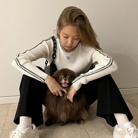 Style And Grace, Stella Mccartney Elyse, Blackpink Fashion, Safe Place, Blackpink Jennie, Dolce & Gabbana, Kpop Girls, Tshirt Dress, Tulle Skirt