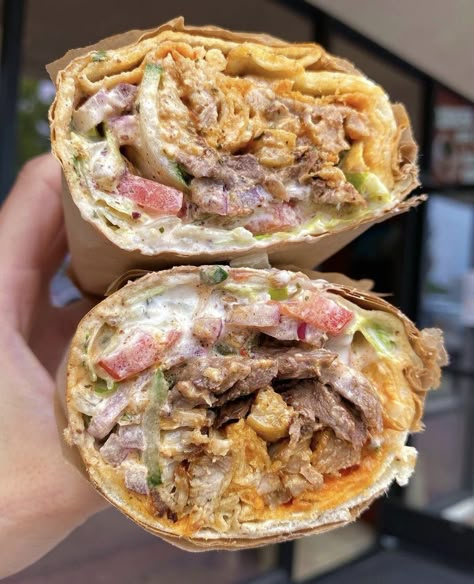 Lebanese Shawarma, Shawarma Sandwich, Hummus Chicken, Satisfying Pics, Shawarma Chicken, Thanksgiving Foods, Dinner Restaurant, Doner Kebab, Best Morning