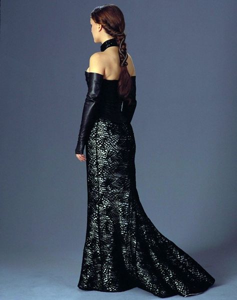 Senator Padme Amidala in evening gown on Naboo Padme Black Dress, Disfraz Star Wars, Star Wars Padme Amidala, Amidala Star Wars, Star Wars Dress, Star Wars Padme, Easter Dresses For Toddlers, Star Wars Fashion, Padme Amidala