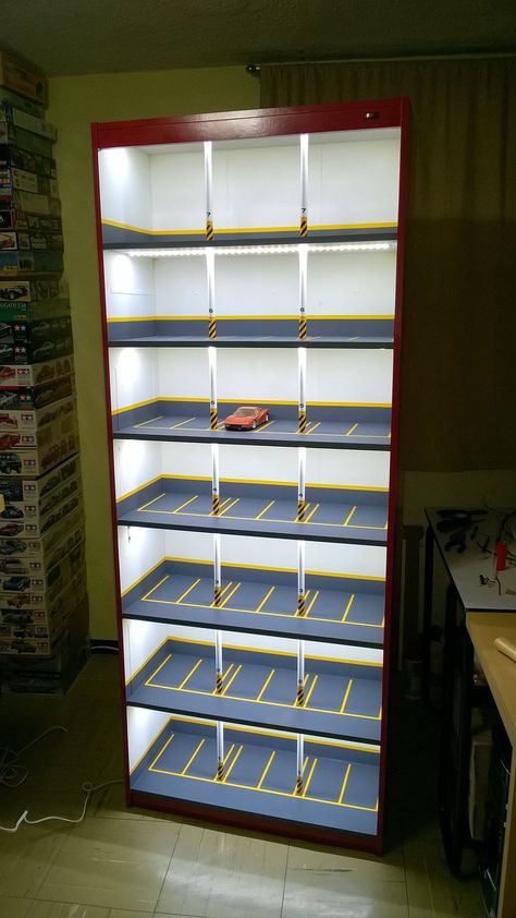 Creative model car display cabinet looks like lighted parking garage. Diecast Cars Display, Hot Wheels Storage, Art Deco Ideas, Hot Wheels Display, Model Cars Collection, Diy Display, Hobby Room, Cafe Racers, Car Storage