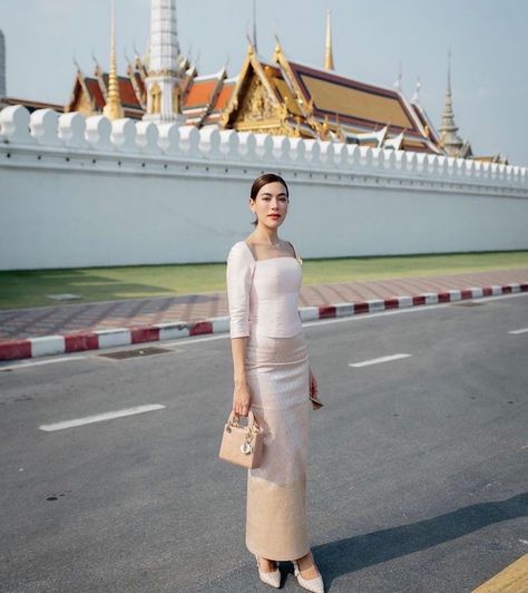 Thailand Dress Modern, Thai Outfits Modern, Thailand Clothes, Pager Ayu, Thai Outfits, Thai Modern, Krystal Jung Fashion, Kimmy Kimberley, Modern Filipiniana Dress