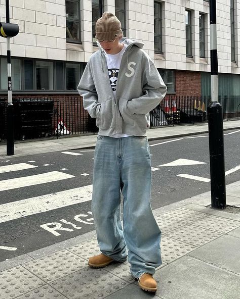 go on my tik tok:0verl00ked #outfit #streetwearoutfitsmen #baggyy2k #outfitinspo #streetwear #fashion #baggy Baggy Male Outfits, 90s Guys Outfits, Baggy Winter Outfits, Baggie Jeans Outfit, Baggie Jeans, Baggy Jeans Outfits, Streetwear Outfit Men, Mens Fashion Aesthetic, Boy Streetwear