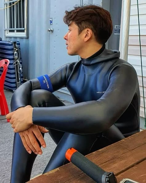 Wetsuit Men, Wet Suit, Lycra Men, Scuba Gear, Surf Suit, Mens Tights, Sports Uniforms, Muscular Men, Men Boys