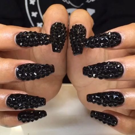 Instagram post by Tina • Feb 26, 2019 at 5:43pm UTC Nail Designs Bling, Birthday Nail Designs, Nail Jewels, Nails Design With Rhinestones, Super Nails, Nail Swag, Black Nail, Colorful Nail Designs, Trendy Nail Design