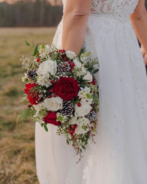 Tis the season to be married! ❄️✨ From festive accents and cozy ambiance🕯️to gorgeous winter blooms🌹, this Christmas themed wedding is proof that the holiday season is a magical time to say ‘I do.’ Let the warmth of love and holiday cheer inspire your own winter wonderland celebration. 🎄💍 #decemberweddings #christmasdecor #christmaswedding #weddinginspo #weddingplanning #holidayseason #festivewedding #bridalinspo #bridetobe #engagedcouples #newenglandweddings Christmas Themed Wedding, Christmas Wedding Flowers, Winter Blooms, Festive Wedding, Bridal Inspo, Holiday Wedding, Themed Wedding, Christmas Wedding, Tis The Season