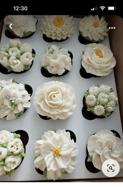 Proposal Cupcakes, Bakery Style Cake, Pastel Desserts, Fancy Cupcakes, Cupcake Cake Designs, Floral Cupcakes, Holiday Party Foods, Beautiful Cupcakes, Cute Baking