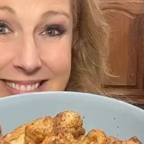 Kate Kelso Higdon on Instagram: "Comment YES if this sounds good to you! ZERO Carb Cinnamon Twists How about an awesome ZERO Carb snack that totally helps with that sweet tooth. Y’all it doesn’t get much simpler than this recipe! I changed the original recipe just slightly and added keto confectioners sweeter instead of granular sweetener. Porkrinds, melted butter, sweetener and cinnamon are all ya need then just shake it up. So tasty, Be sure to save this one. You are definitely gonna w Zero Net Carb Snacks, Zero Carb Cinnamon Twist, Keto Cinnamon Sugar Donut Holes, Zero Carb Snacks, Cinnamon Twists, Zero Carb, Shake It, I Changed, Sounds Good