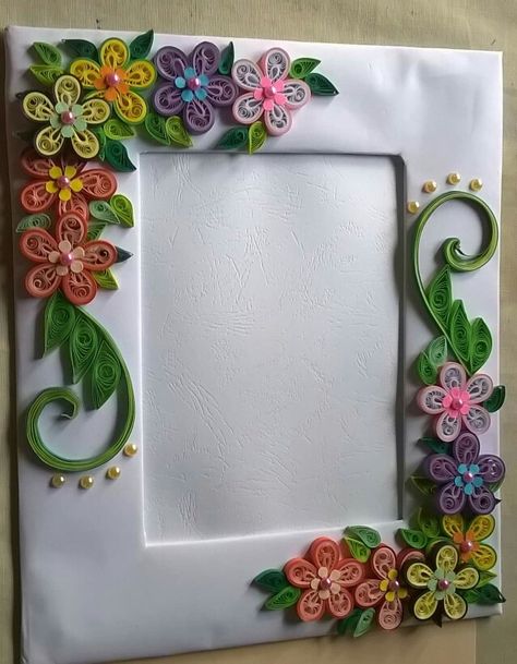 Art And Craft Pictures, Photo Frame Quilling Design, Quilling Art Photo Frame, Quilling Photo Frames Handmade, Quilling Frames Ideas Wall Art, Quilling Frames Ideas, Quilling Photo Frames Ideas, Quilling Border Designs, Quilling Frames