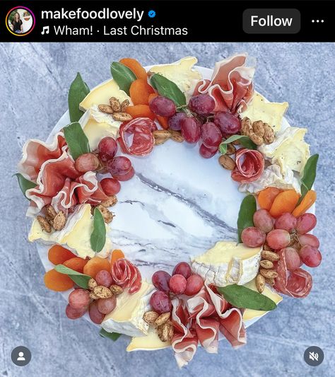 Charcuterie Wreath, Anti Pasta, Charcuterie Ideas, Christmas Charcuterie, Christmas Platter, Decorações Com Comidas, Charcuterie Inspiration, Grazing Table, Party Food Platters