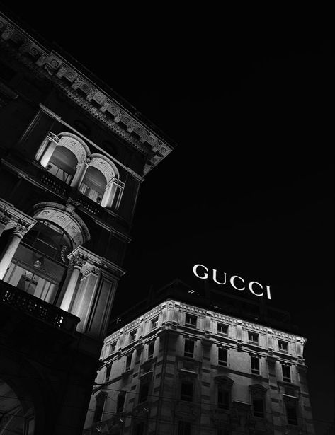 Black And White Gucci Aesthetic, Gucci Asethic, Effiel Tower Wallpaper, Name Brand Wallpapers, Black Old Money Aesthetic, Aesthetic Gucci, Gucci Aesthetic, Tower Wallpaper, Gucci Wallpaper