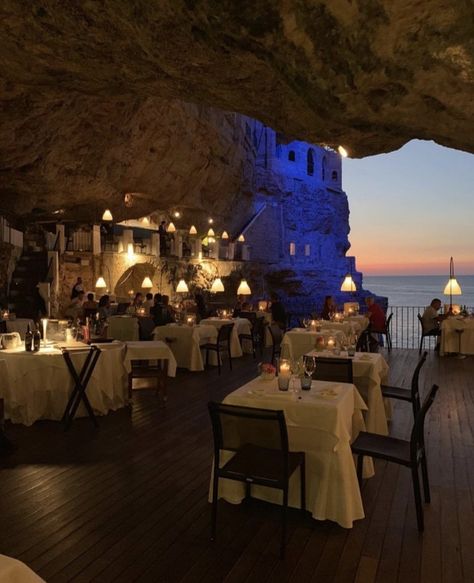 Romantic Restaurant, Destination Voyage, Visit Italy, Dream Vacation, Sorrento, Future Life, Pretty Places, Travel Inspo, Bari