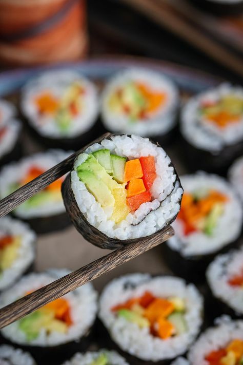 Pick Up Limes: Rainbow Veggie Sushi Rolls Veggie Sushi Rolls, 10 Min Meals, 20 Min Meal, Avocado Nutrition, Veggie Rolls, Vegan Pho, Veggie Sushi, Vegetarian Sushi, Chickpea Coconut Curry