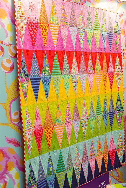 Houston Quilt Market Fall 2016 Recap | Part 3: Free Spirit Fabrics | FabricWorm Tula Pink Quilt, Colorful Quilt, Kaffe Fassett Quilts, Quilt Modernen, Pink Quilts, Free Spirit Fabrics, Colorful Quilts, Triangle Quilt, Contemporary Quilts