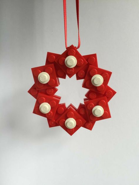 Diy Lego Christmas Decorations, Diy Lego Decorations, Blocks Center, Lego Christmas Ornaments, Lego Ornaments, Lego Diy Crafts, Christmas Lego, Lego Play, Lego Christmas Tree