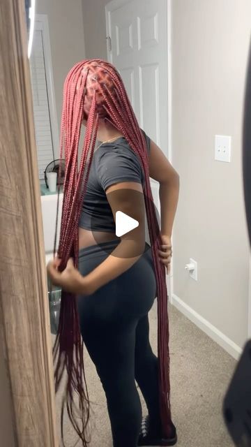 KNOTLESS CONTENT⭐️🐐 on Instagram: "damnn thiss sooo fyeeeeeee BURGUNDYYY eatssssd😍😍😍😍😍😮‍💨😩😮‍💨😮‍💨 iloveee this colorrrr   #viral #viralreelsvideo❤️ #columbiaschairstylist #knotlessboxbraids #knotless #burgundyknotlessbraids #explore" Hair Color On Dark Skin, Braids Hair Color, Haircut Korean, Knotless Braids With Color, Nurse Hairstyles, Hair Prom, Colored Braids, Dark Skin Men, Columbia Sc