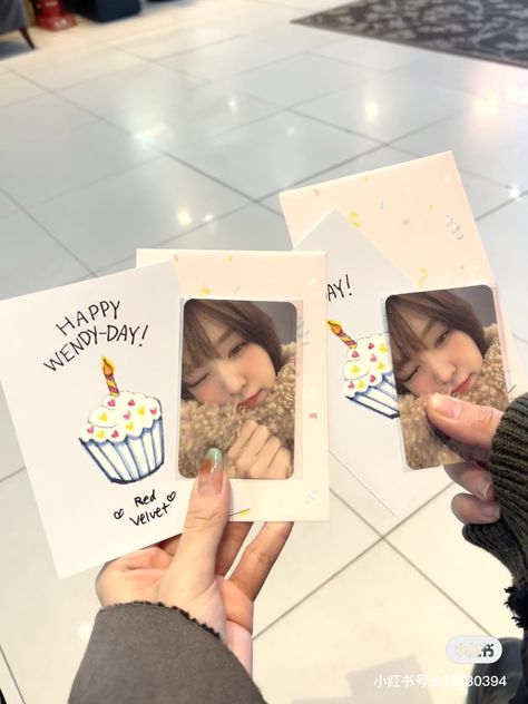 Kpop Store Ideas, Freebies Kpop, Freebies Ideas, Photocard Aesthetic, Kpop Store, Merch Kpop, Kpop Diy, Mini Cakes Birthday, Birthday Posts