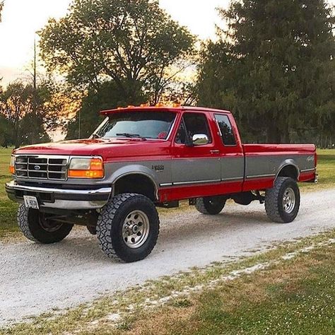 I need this! @josiah.hogan - Follow @cpaddict  - #oldschool #ford #obs #twotone #lifted #pickup #awesome #cpaddict #follow Ford F250 Diesel, Ford Obs, Ford Trucks For Sale, Obs Ford, 1979 Ford Truck, Obs Truck, Country Trucks, Ford Diesel, Dream Trucks