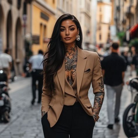 Strong Women Outfits, Classy Tattooed Women, Tattoo Model Women, Mafia Woman Outfits, Boxing Match Outfit Ideas Women, Latina Business Woman, Tattooed Woman Models, Woman Street Photography, Power Dressing Women