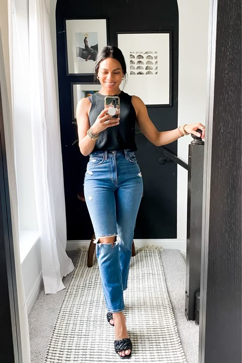 Going Out Mom Jeans Outfit, Summer High Rise Mom Fit Jeans, Chic Spring Mom Fit Jeans, Mom Jeans Outfit Summer 2024, Mid-rise Mom Fit Jeans For Fall, Salon Attire, Mom Jeans Outfit Summer, Summer Outfits For Moms, Ideal Closet