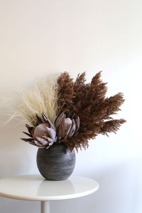 Dried Protea, King Protea, Protea Flower, Competition Time, Flower Vase Arrangements, Wedding Themes Fall, Faux Flower Arrangements, Dried Bouquet, Wedding Venue Decorations